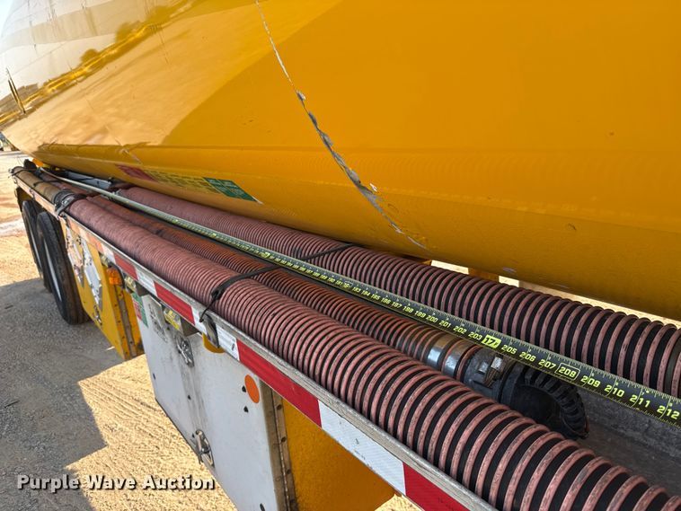 image for item EU2029 2004 Beall BAST-96-3-SB tank trailer