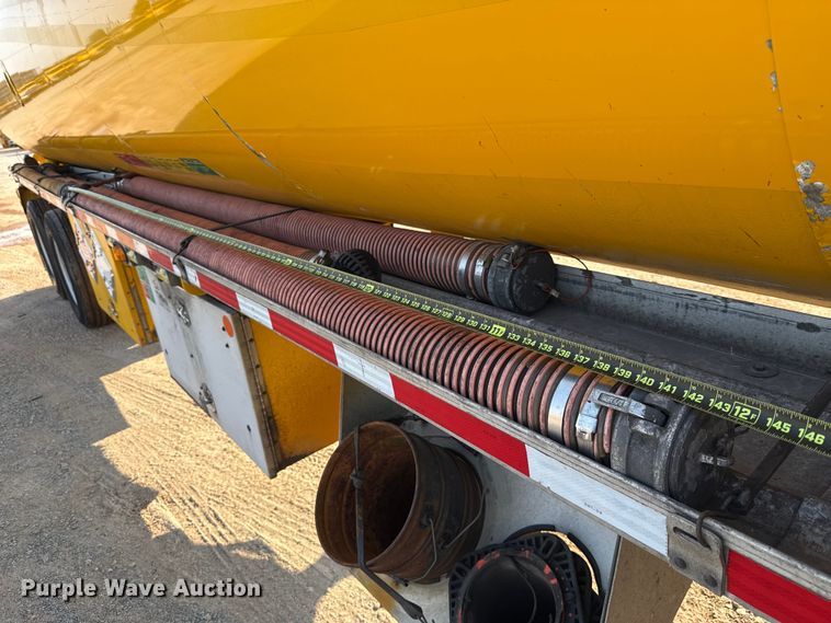 image for item EU2029 2004 Beall BAST-96-3-SB tank trailer