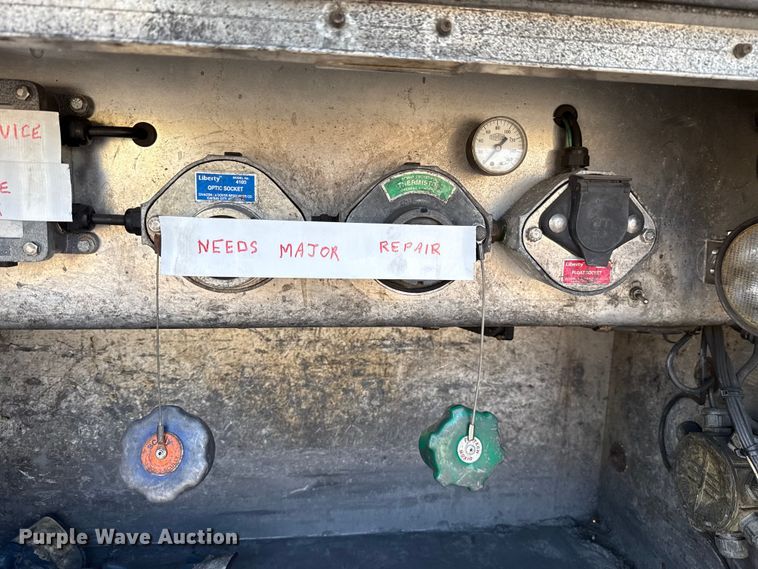 image for item EU2029 2004 Beall BAST-96-3-SB tank trailer