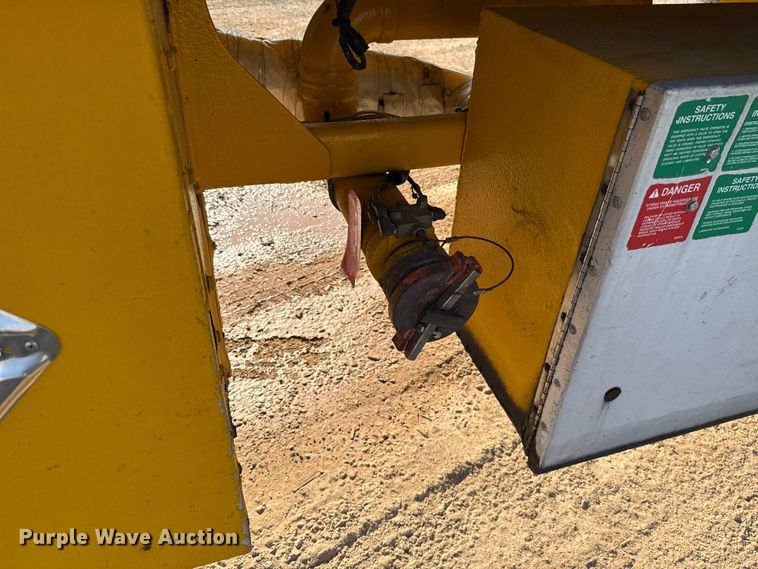 image for item EU2029 2004 Beall BAST-96-3-SB tank trailer