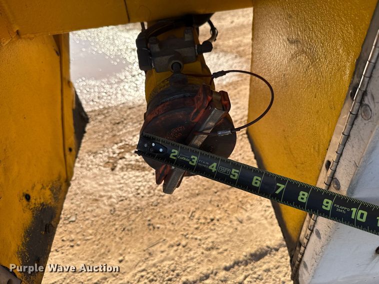 image for item EU2029 2004 Beall BAST-96-3-SB tank trailer