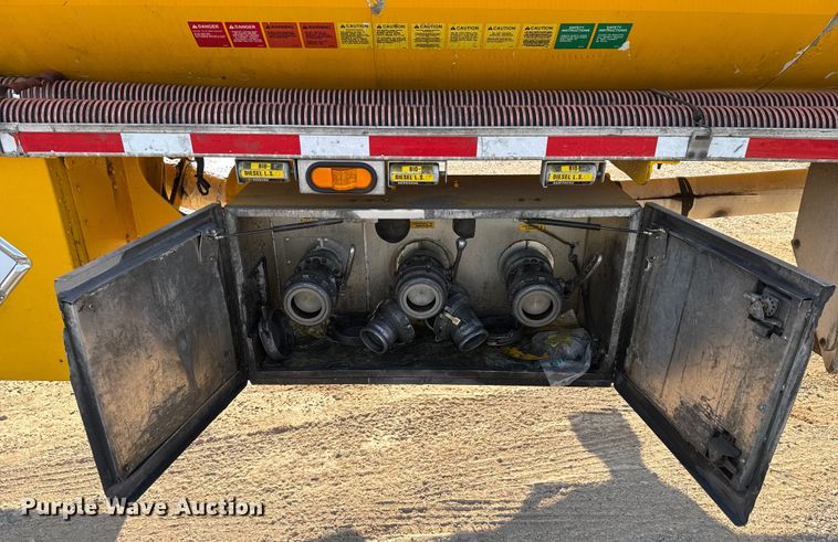 image for item EU2029 2004 Beall BAST-96-3-SB tank trailer