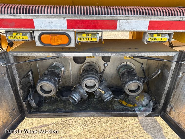 image for item EU2029 2004 Beall BAST-96-3-SB tank trailer