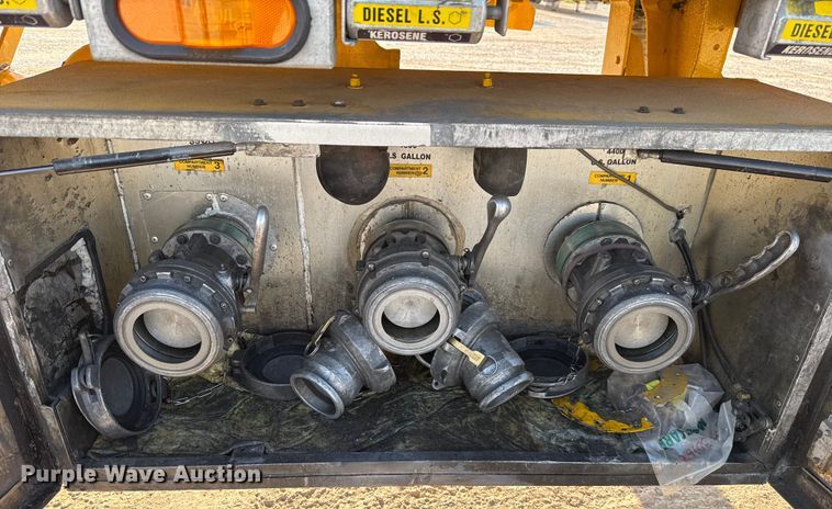 image for item EU2029 2004 Beall BAST-96-3-SB tank trailer