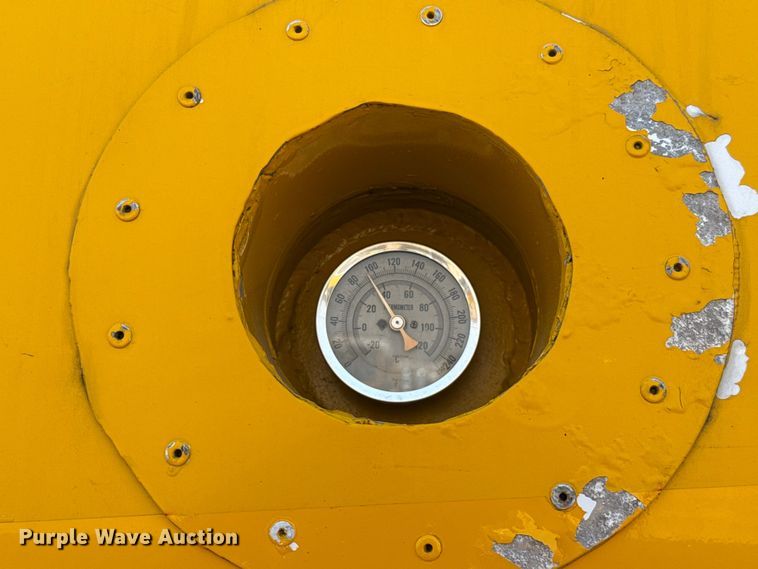 image for item EU2029 2004 Beall BAST-96-3-SB tank trailer