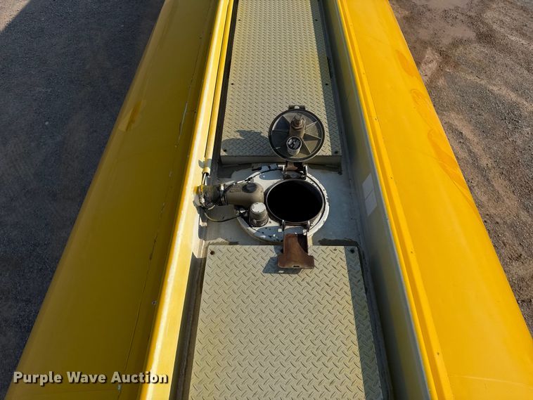 image for item EU2029 2004 Beall BAST-96-3-SB tank trailer