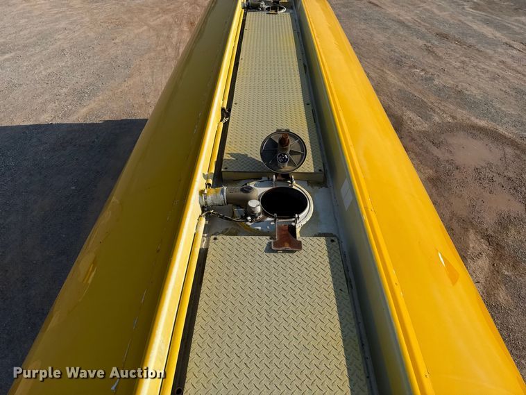 image for item EU2029 2004 Beall BAST-96-3-SB tank trailer