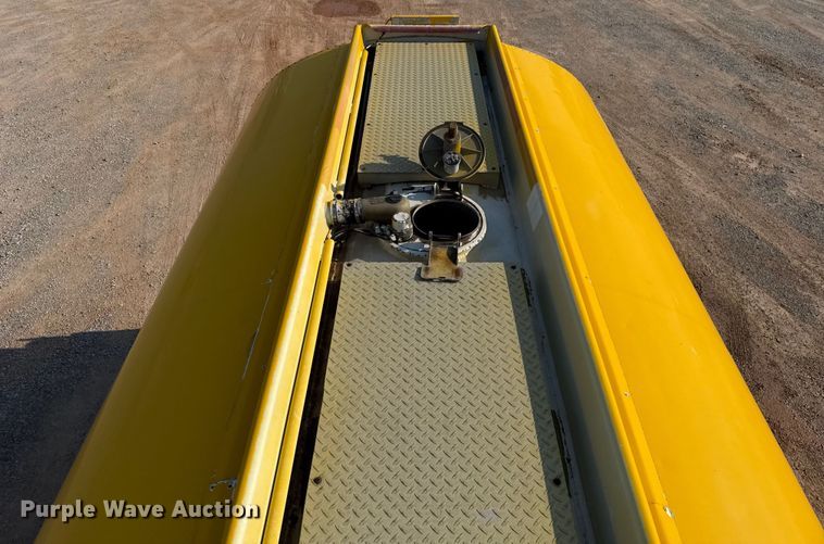 image for item EU2029 2004 Beall BAST-96-3-SB tank trailer