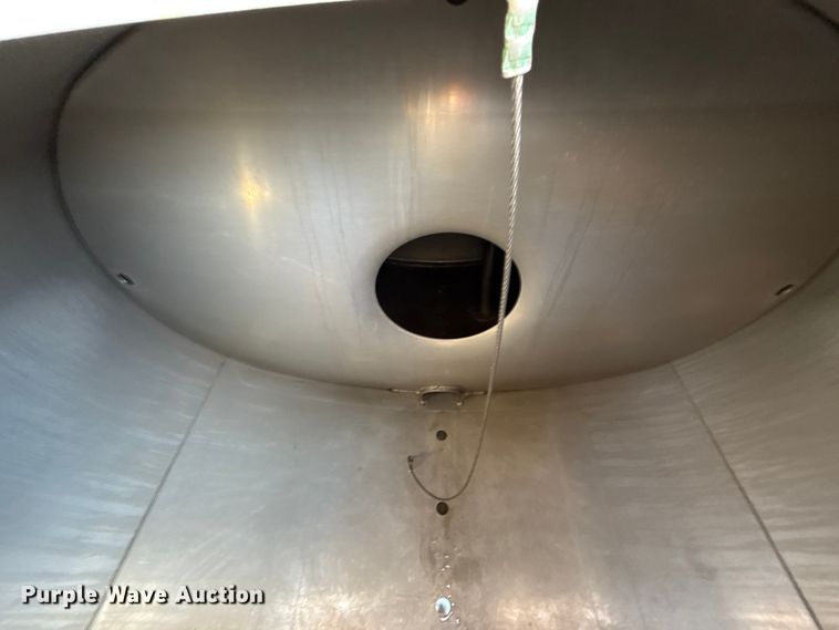 image for item EU2029 2004 Beall BAST-96-3-SB tank trailer