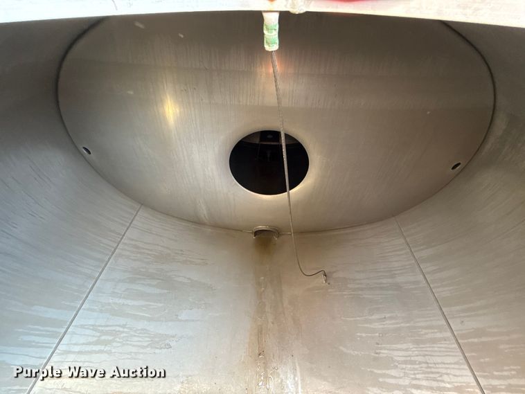 image for item EU2029 2004 Beall BAST-96-3-SB tank trailer