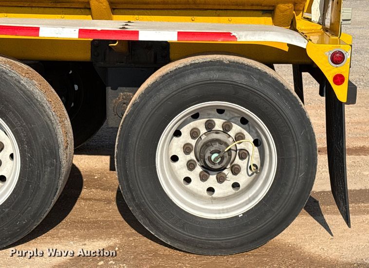 image for item EU2029 2004 Beall BAST-96-3-SB tank trailer