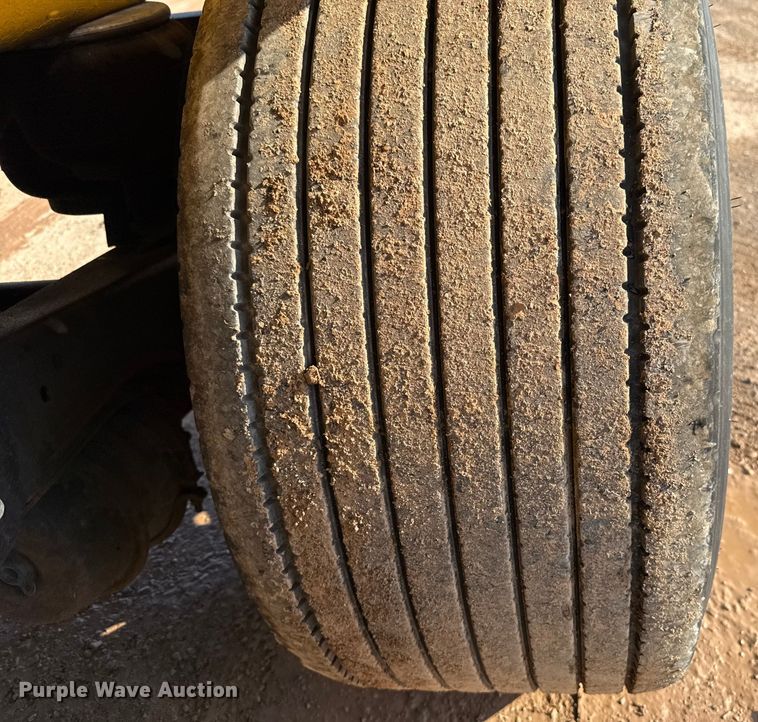 image for item EU2029 2004 Beall BAST-96-3-SB tank trailer