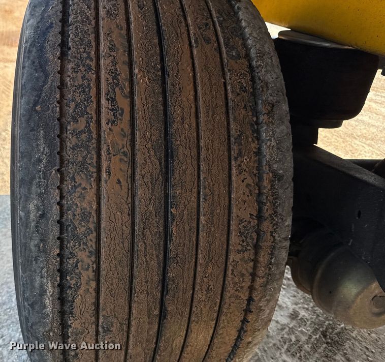 image for item EU2029 2004 Beall BAST-96-3-SB tank trailer