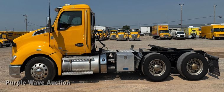 image for item EU2039 2022 Kenworth T680 semi truck