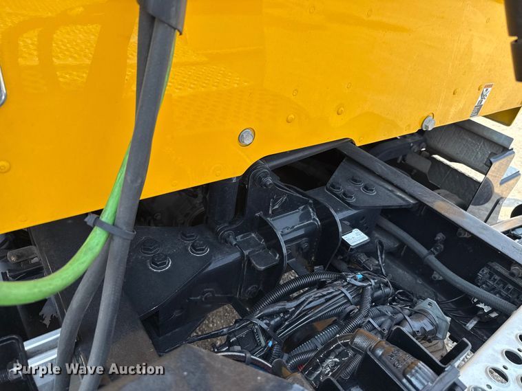 image for item EU2039 2022 Kenworth T680 semi truck