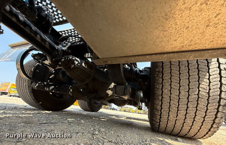 image for item EU2039 2022 Kenworth T680 semi truck