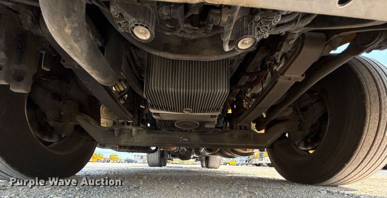 image for item EU2039 2022 Kenworth T680 semi truck