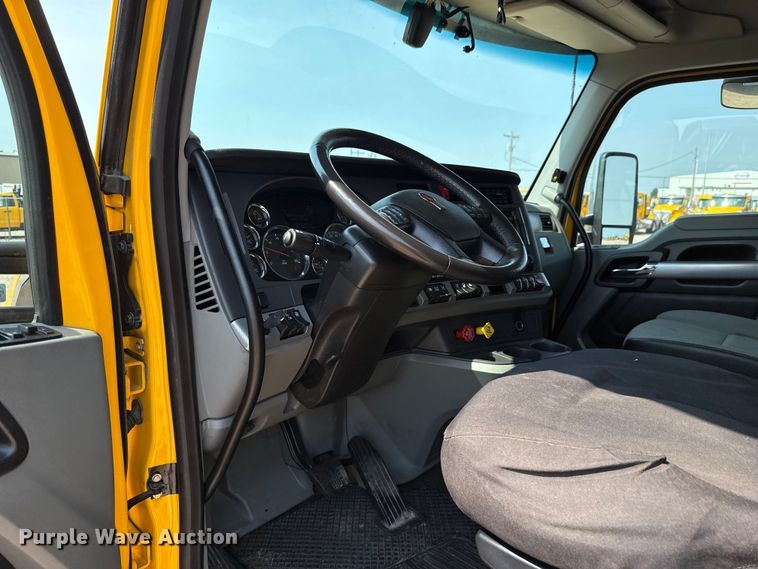 image for item EU2039 2022 Kenworth T680 semi truck