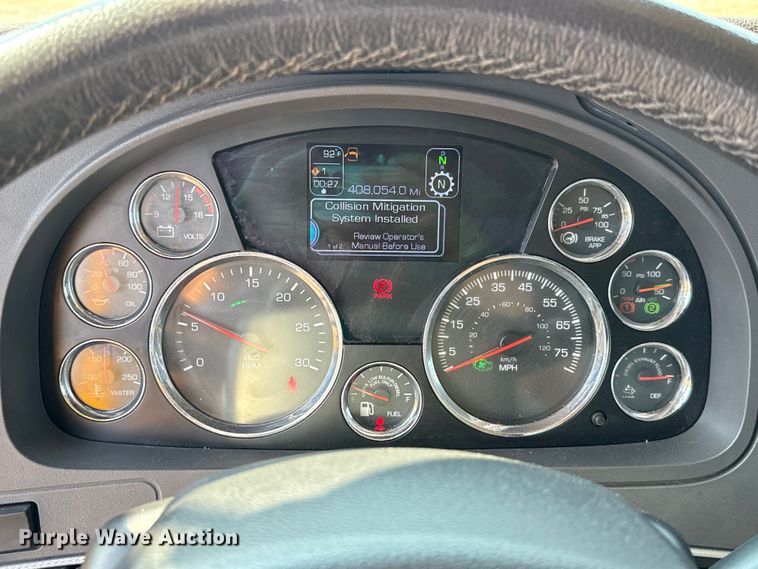 image for item EU2039 2022 Kenworth T680 semi truck