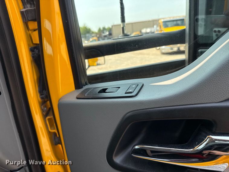 image for item EU2039 2022 Kenworth T680 semi truck