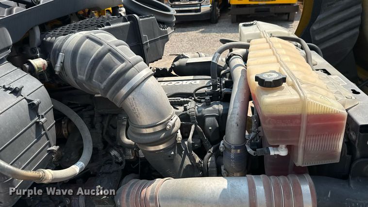 image for item EU2039 2022 Kenworth T680 semi truck