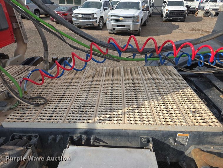 image for item FB9430 2014 Peterbilt 567 semi truck