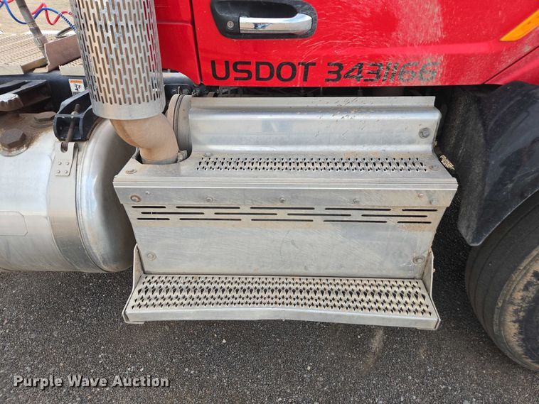 image for item FB9430 2014 Peterbilt 567 semi truck