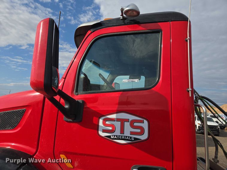 image for item FB9430 2014 Peterbilt 567 semi truck