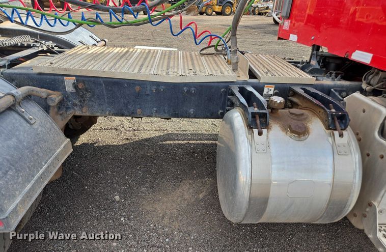 image for item FB9430 2014 Peterbilt 567 semi truck