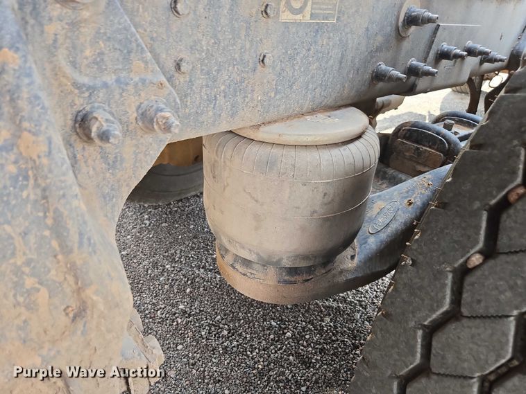 image for item FB9430 2014 Peterbilt 567 semi truck