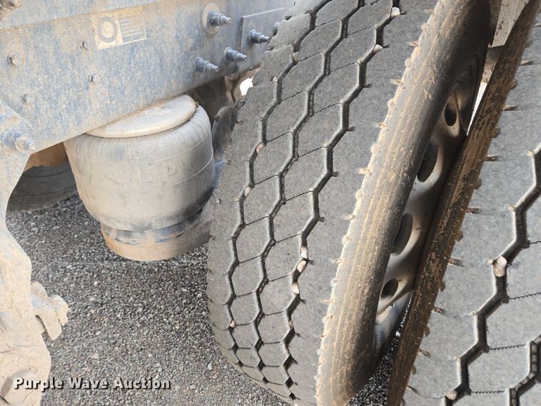 image for item FB9430 2014 Peterbilt 567 semi truck