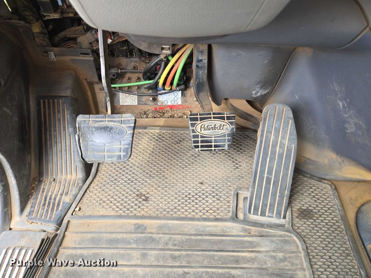 image for item FB9430 2014 Peterbilt 567 semi truck