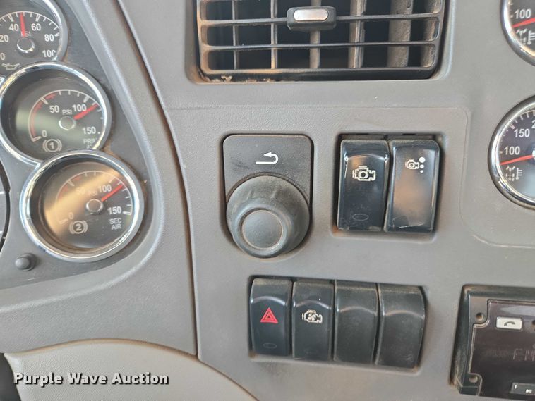 image for item FB9430 2014 Peterbilt 567 semi truck