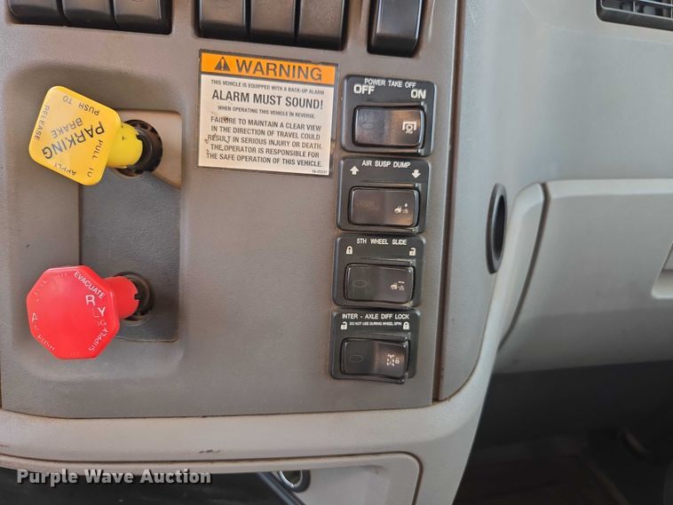 image for item FB9430 2014 Peterbilt 567 semi truck