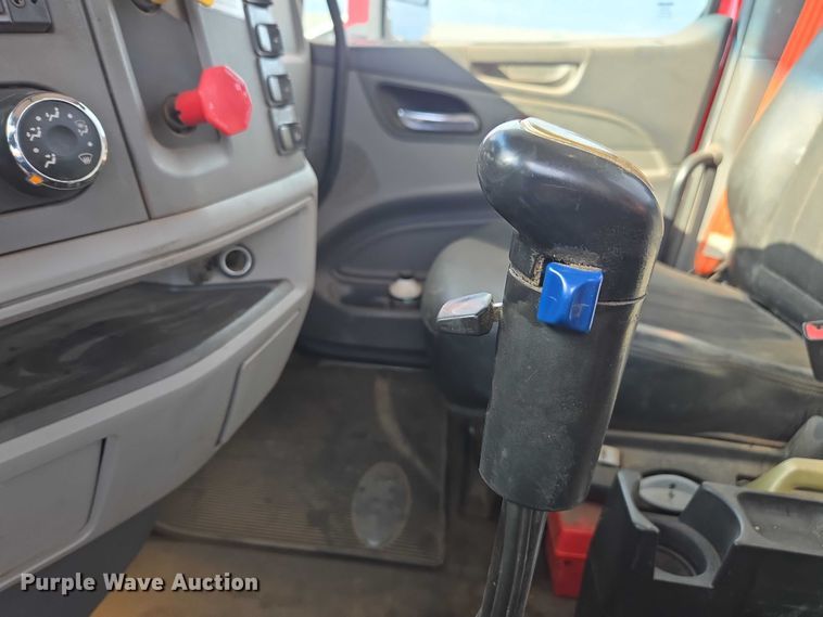 image for item FB9430 2014 Peterbilt 567 semi truck