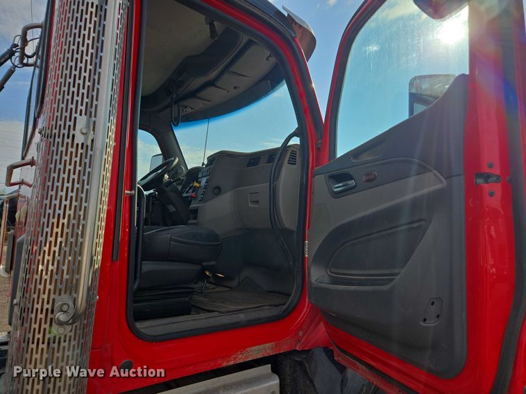 image for item FB9430 2014 Peterbilt 567 semi truck