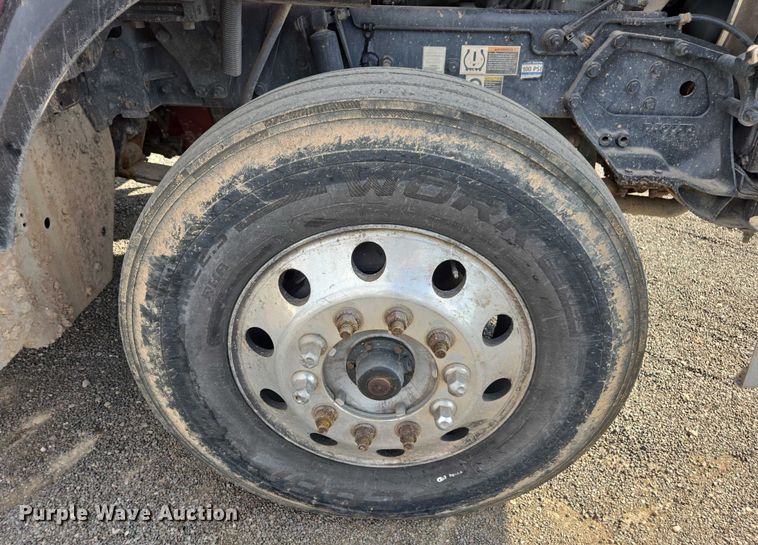 image for item FB9430 2014 Peterbilt 567 semi truck