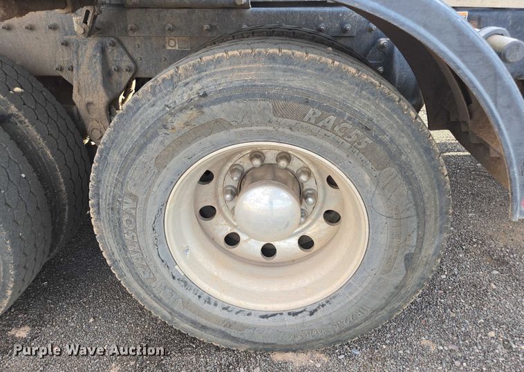 image for item FB9430 2014 Peterbilt 567 semi truck