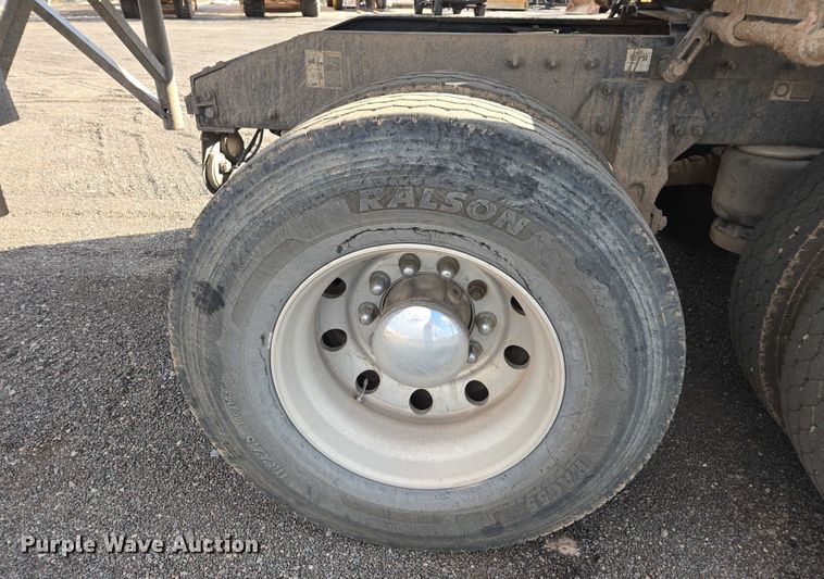 image for item FB9430 2014 Peterbilt 567 semi truck