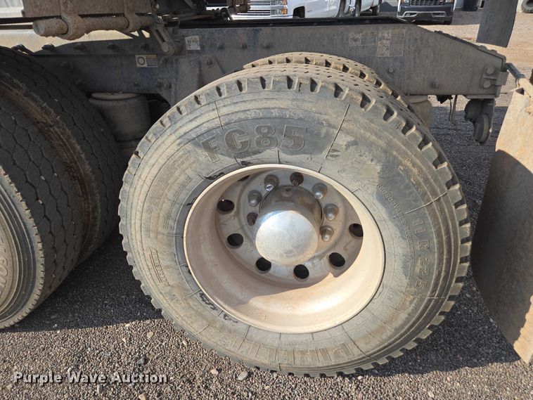 image for item FB9430 2014 Peterbilt 567 semi truck