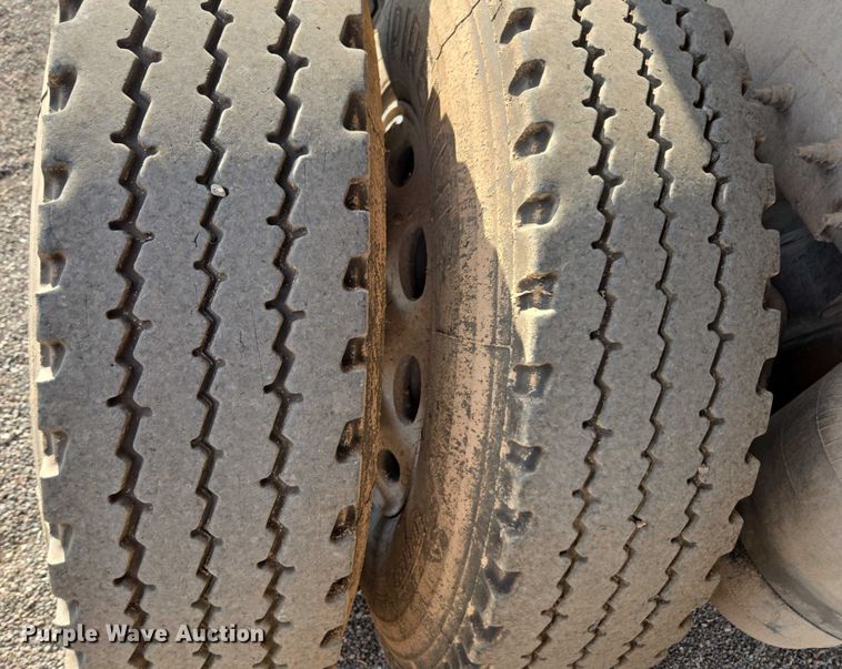 image for item FB9430 2014 Peterbilt 567 semi truck