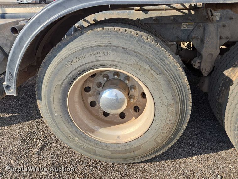 image for item FB9430 2014 Peterbilt 567 semi truck