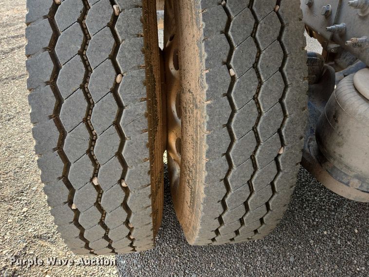 image for item FB9430 2014 Peterbilt 567 semi truck