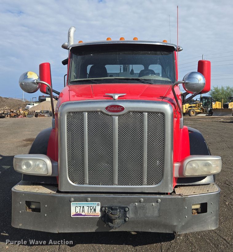 image for item FB9431 2015 Peterbilt 567 semi truck