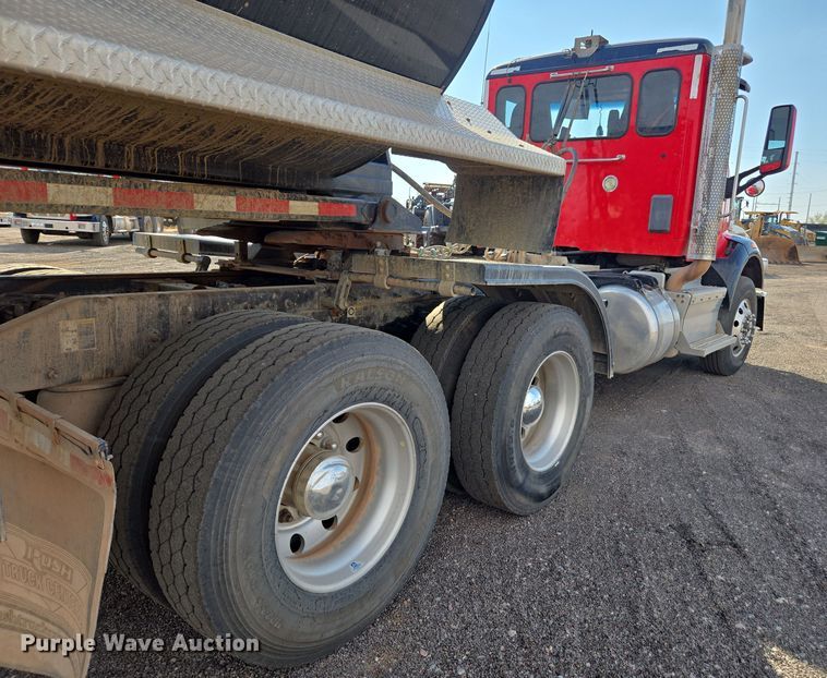 image for item FB9431 2015 Peterbilt 567 semi truck