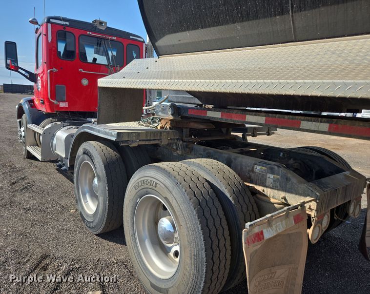 image for item FB9431 2015 Peterbilt 567 semi truck