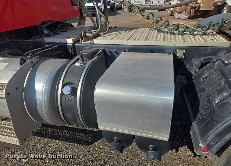 image for item FB9431 2015 Peterbilt 567 semi truck