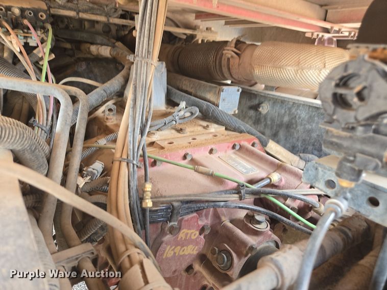 image for item FB9431 2015 Peterbilt 567 semi truck