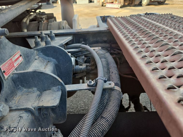 image for item FB9431 2015 Peterbilt 567 semi truck