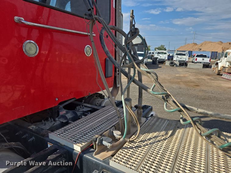 image for item FB9431 2015 Peterbilt 567 semi truck